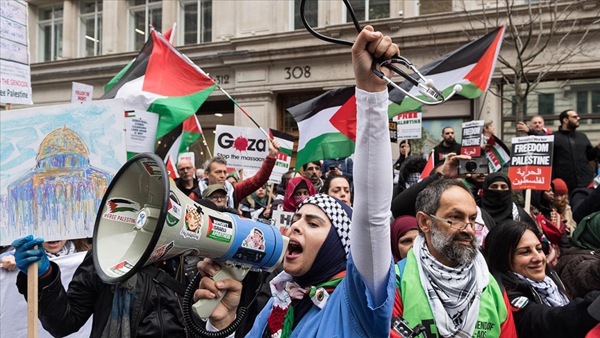 İngiltere'de aktivistlerden "İsrail'in soykırımını destekleyen hükümete vergi vermeyin" çağrısı