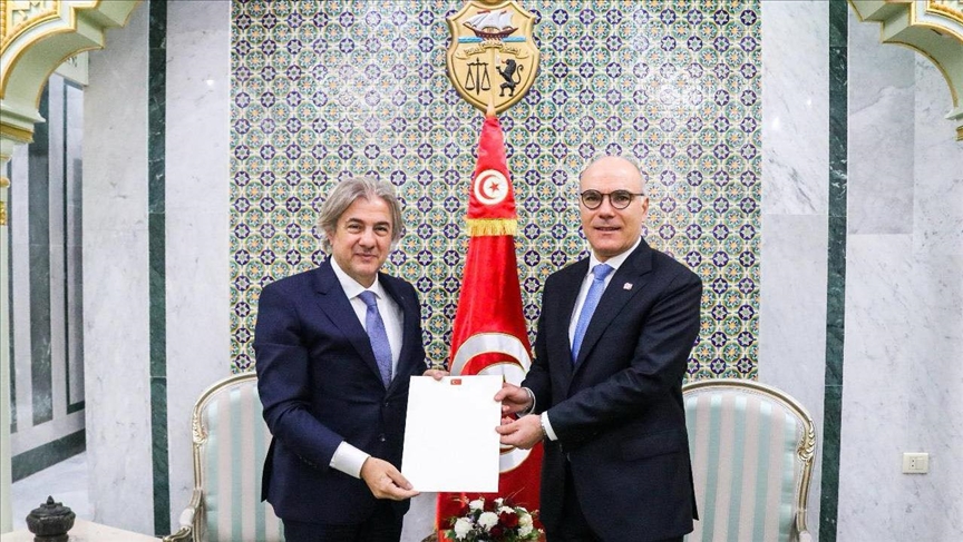 Le ministre tunisien des Affaires étrangères reçoit une copie des lettres de créance de l'ambassadeur turc