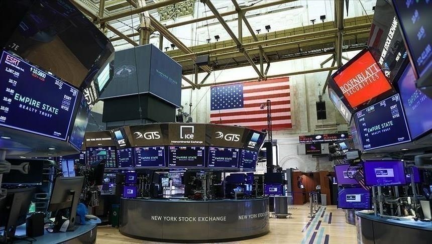 US stocks close with gains