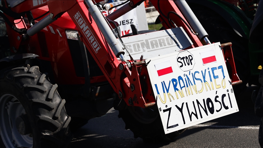 Polish farmers end protest as government agrees to suspend Ukrainian agricultural product imports