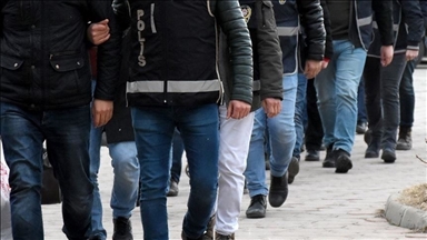 İzmir merkezli "terörizmin finansmanı" operasyonunda 18 kişiye gözaltı