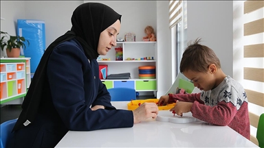 Konya'da down sendromlular için kurulan yaşam destek merkezi ailelere umut oluyor