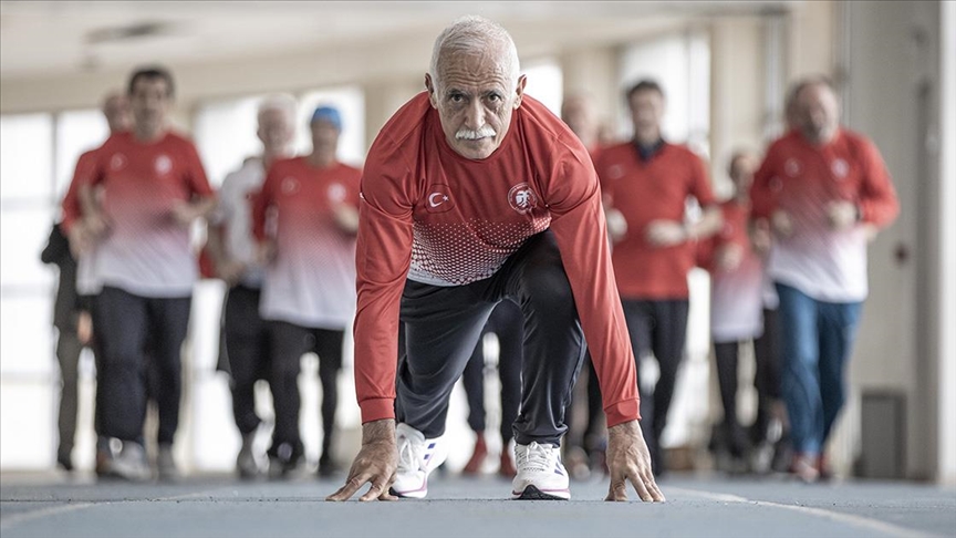 "Spor yapma ölürsün" diyenlere aldırmadan 72 yaşında yarı maratonlara katılıyor