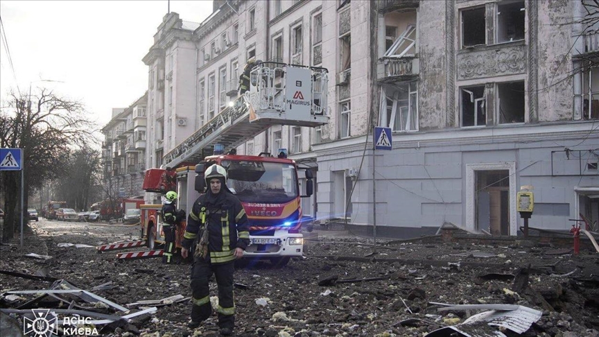 2 businesses hit in Russian strike on Kyiv, mayor says