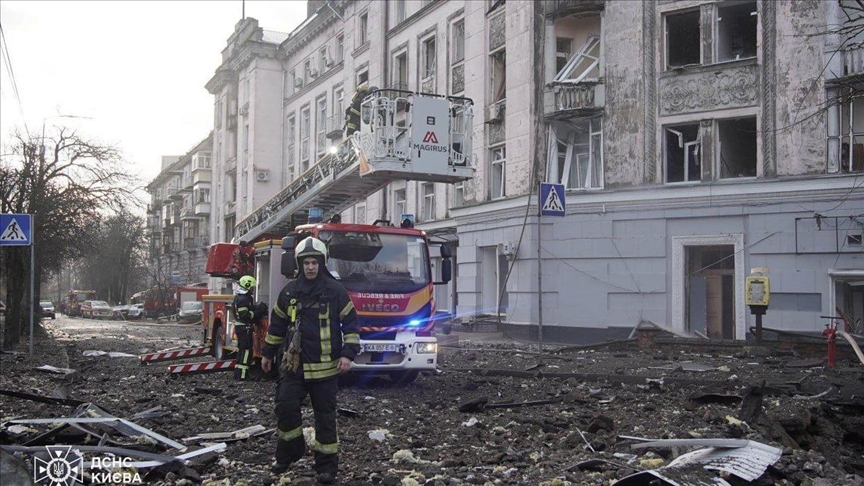 2 businesses hit in Russian strike on Kyiv, mayor says 2 businesses hit in Russian strike on Kyiv, mayor says