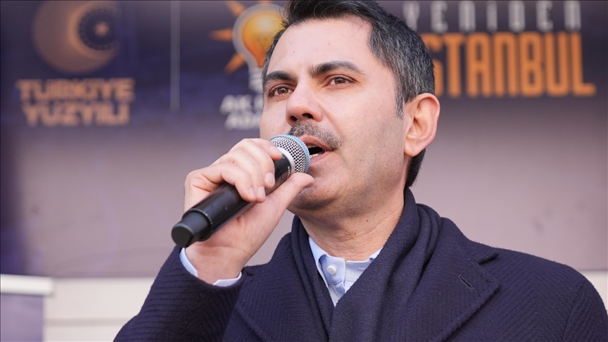 Murat Kurum, AK Parti Adalar İlçe Başkanlığı önünde vatandaşlara seslendi: Sen bir il binasını almayı beceremiyorsun