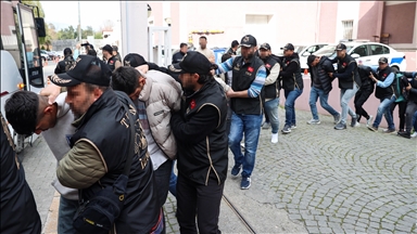 İzmir'de DEM Parti'nin Nevruz etkinliğiyle ilgili 82 kişi gözaltına alındı