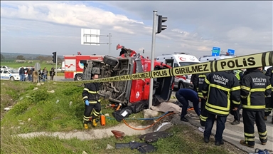 Tekirdağ’da minibüsle tırın çarpışması sonucu 5 kişi öldü, 11 kişi yaralandı