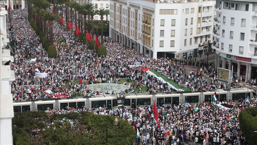 "أوقفوا التجويع".. مئات المغاربة يتضامنون مع غزة