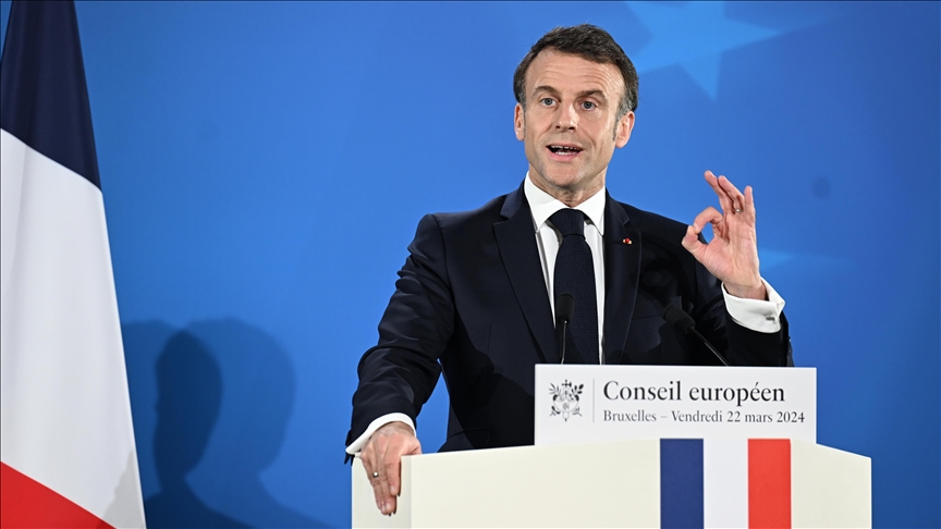 Macron dénonce la "nervosité" et l'"indignité" des réactions de dirigeants russes contre la France