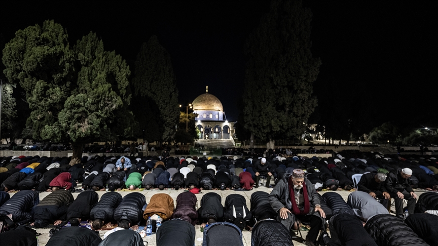 50,000 worshippers perform Tarawih prayers at Al-Aqsa Mosque despite Israeli restrictions