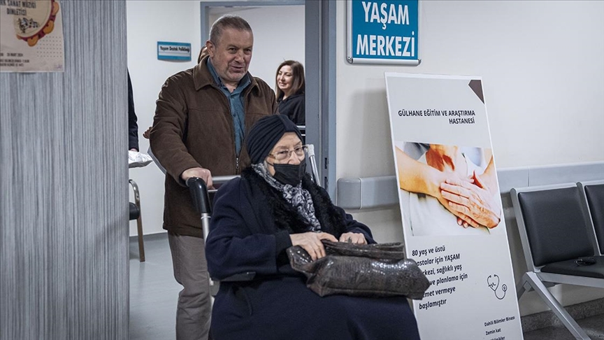 Hastanelerde hizmet veren "YAŞAM"lar ile 80 yaş ve üstü emin ellerde
