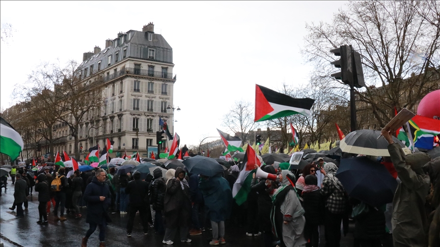 Parisians march against racism, in support of Palestinians