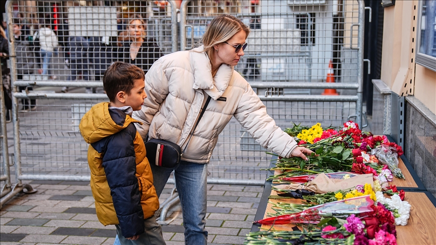 Russian citizens leave flowers at Russian Consulate in Istanbul 