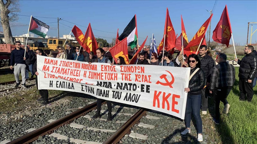 Activists in northeastern Greece stop train carrying NATO tanks