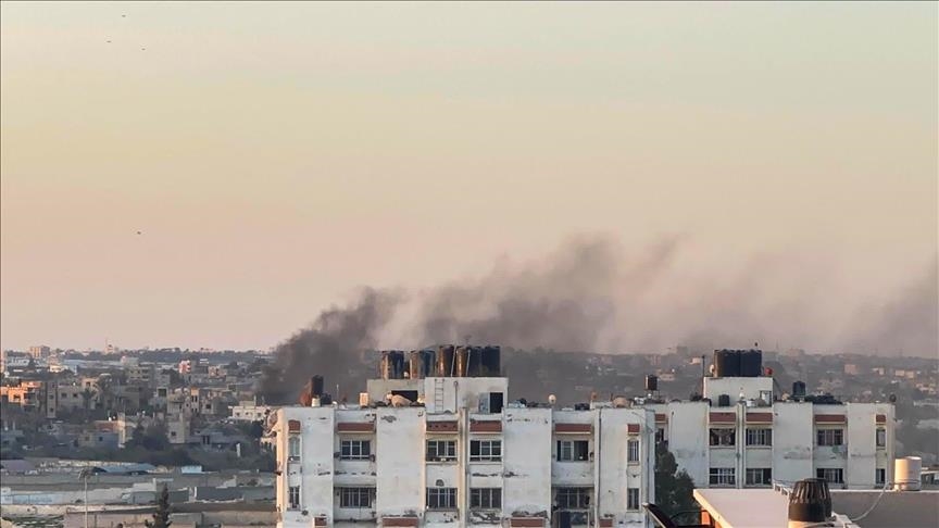 الهلال الأحمر: إسرائيل تطلق قنابل دخان على مشفى الأمل بخان يونس 