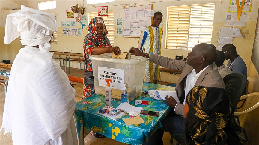 Cumhurbaşkanı seçimi yapılan Senegal'de oy sayımına başlandı