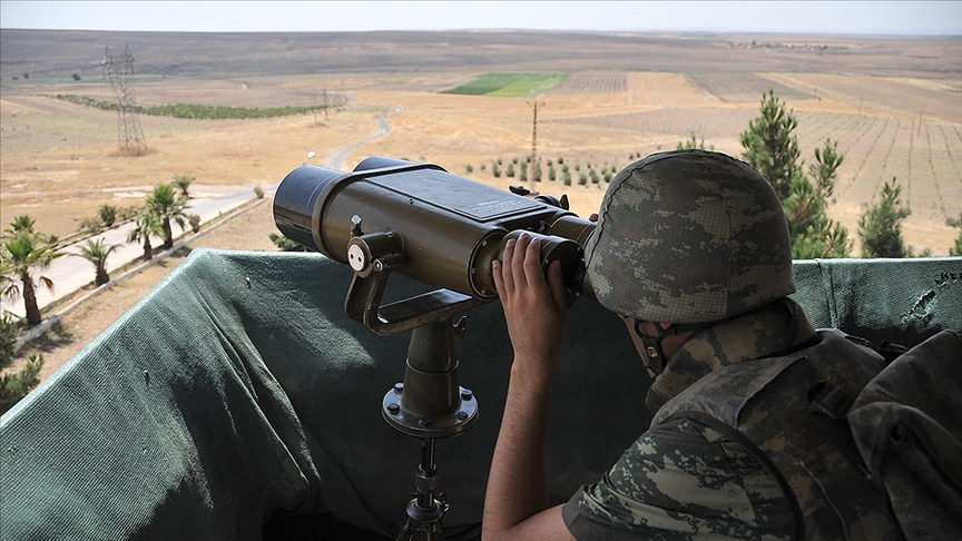 Türkiye'ye girmeye çalışan PKK/PYD'li terörist Suriye sınırında yakalandı
