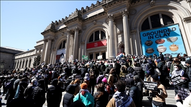 Protestocular, Gazze için New York'un ünlü Metropolitan Sanat Müzesi'nin merdivenlerini kapattı