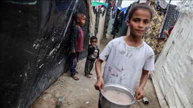 Kıtlığın pençesindeki Gazze'de birçok aile "yemeksiz sofralarda" iftarını açıyor
