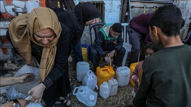 Su kuyrukları, Refah'ta çadırlarda yaşayan Filistinlilerin günlük rutini haline geldi