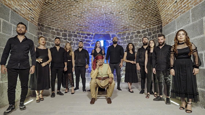 Dengbejler eserlerini "akapella" ile yorumladı