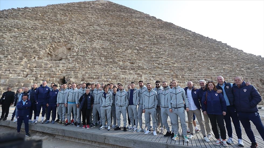 Hrvatski fudbaleri posjetili znamenite egipatske piramide u Gizi