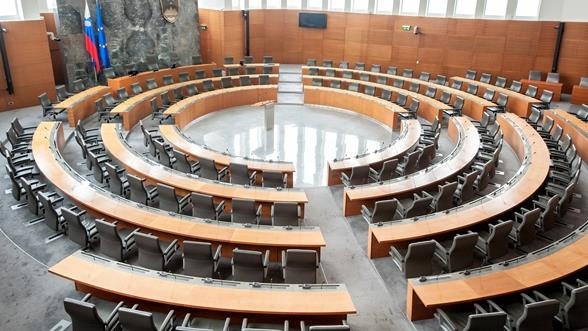 Uz povike podrške Palestini i zahtjev za sankcije Izraelu privremeno prekinuta sjednica parlamenta Slovenije