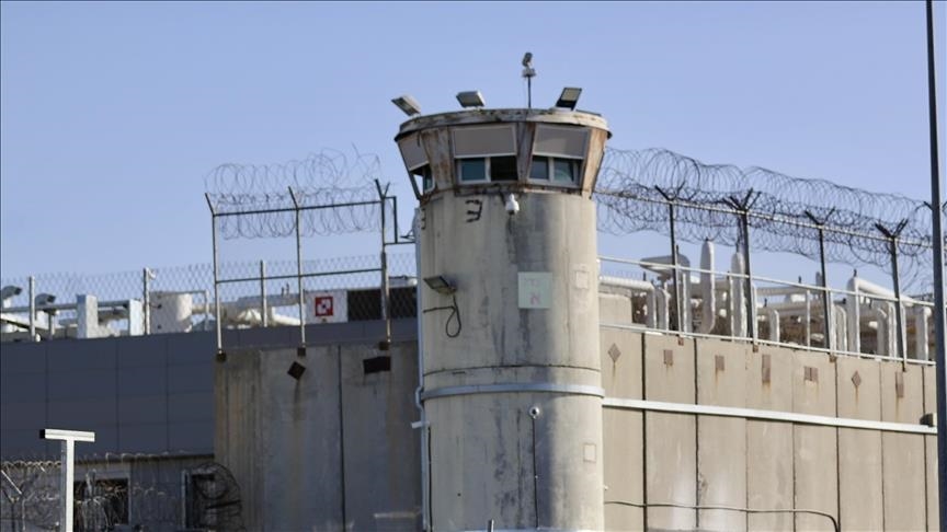 إسرائيل توافق على إطلاق سراح 700 أسير فلسطيني
