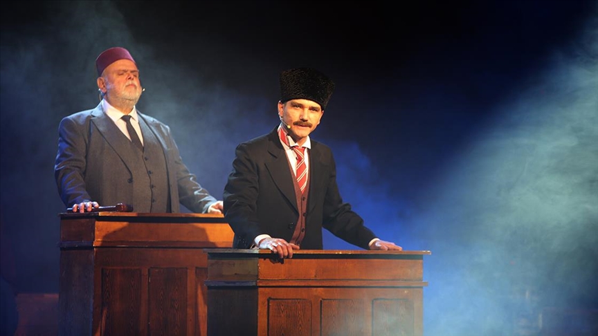 "Cumhuriyet'e Doğru" tiyatro oyunu, Aydın'da sahnelendi 