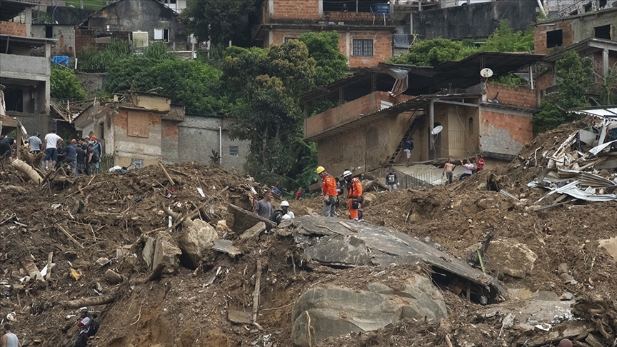 Brezilya'da şiddetli yağışların yol açtığı toprak kaymalarında ölü sayısı 23'e yükseldi