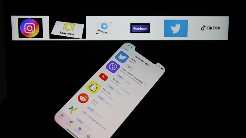 Florida governor signs bill restricting children’s social media access Florida governor signs bill restricting children’s social media access