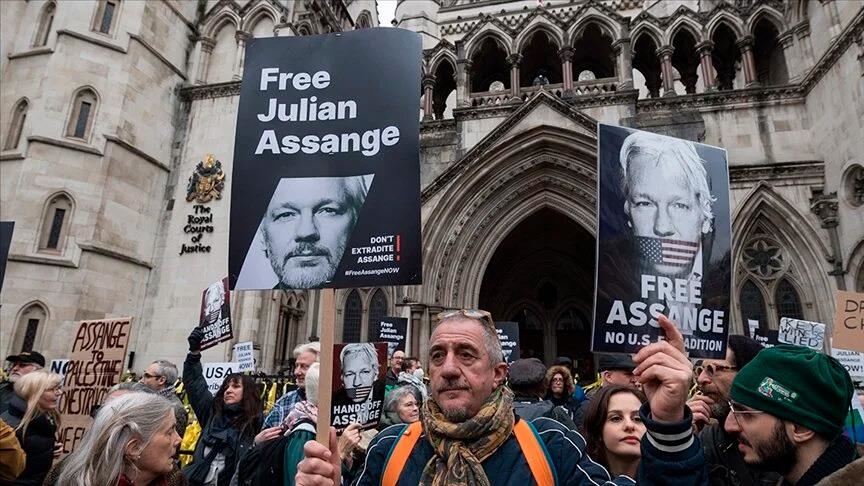 Верховный суд Великобритании: Джулиан Ассанж не может быть немедленно экстрадирован в США