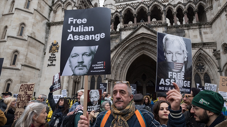İngiltere’de Yüksek Mahkeme, Julian Assange’ın ABD’ye hemen iade edilemeyeceğine hükmetti