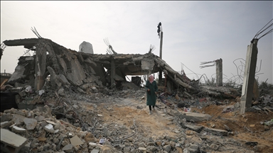 Scores killed as Israeli jets strike 2 homes near Gaza hospital