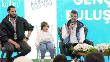 TMF Milli Takımlar Kaptanı Kenan Sofuoğlu, Düzce'de gençlerle buluştu