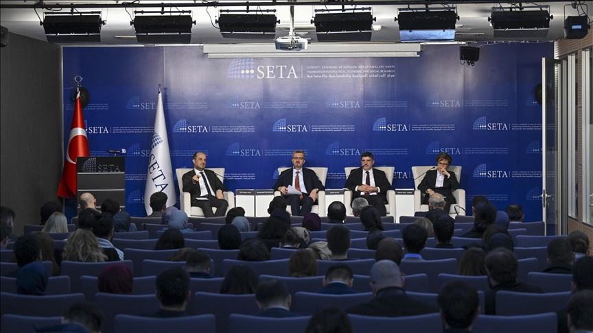 SETA "31 Mart'a Doğru Türkiye" başlıklı panel düzenledi