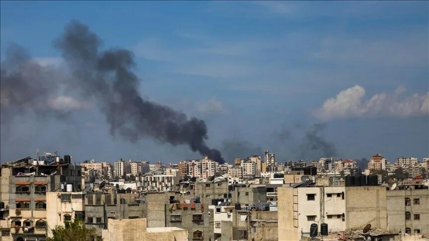 غزة.. قتلى بقصف إسرائيلي والجيش يخلي مستشفى ناصر بالقوة (تقرير ميداني)