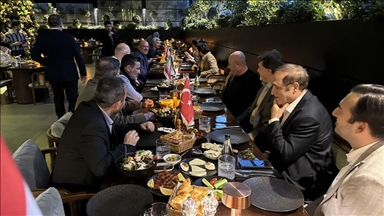 طهران.. مأدبة إفطار تجمع الجالية التركية في إيران 