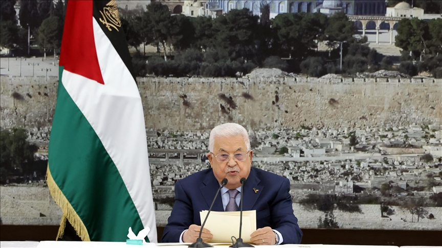عباس يمنح الثقة لحكومة محمد مصطفى ويعتمد تشكيلتها