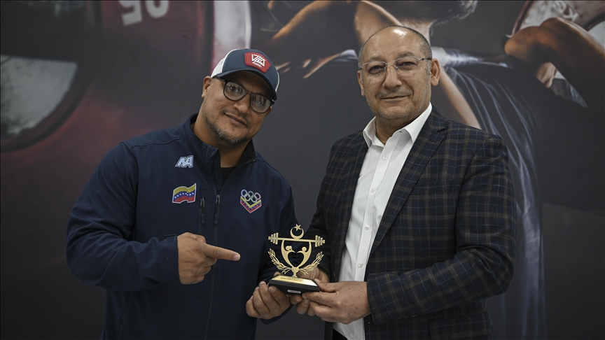 Türk halteri, Paris 2024'te olimpiyat madalyası hasretine son vermeye hazırlanıyor