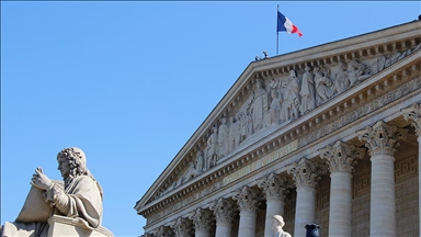 البرلمان الفرنسي يتبنى مقترح قرار يدين "مجزرة باريس 1961"   