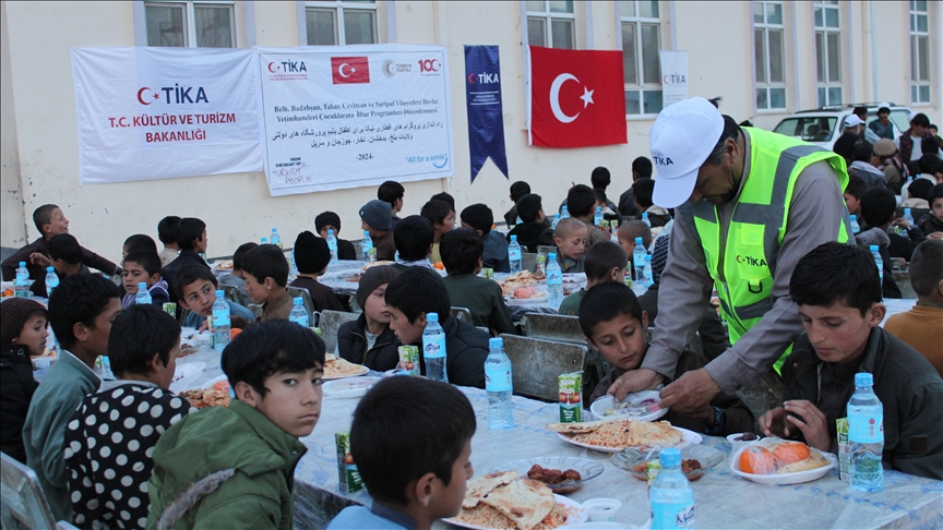 تركيا تقيم مآدب إفطار لألف يتيم شمالي أفغانستان