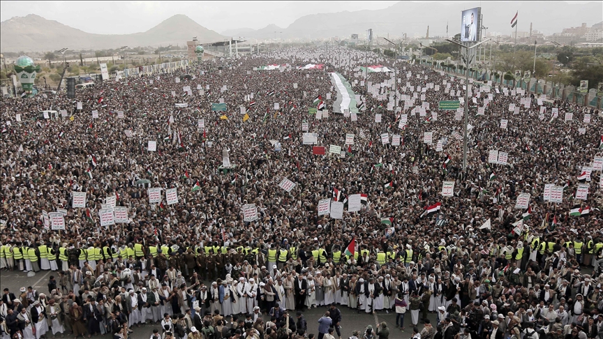 عشرات الآلاف يتظاهرون في 12 محافظة يمنية دعما لغزة