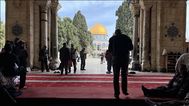 Izrael sprečava Palestince sa Zapadne obale da obave molitvu u džamiji Al-Aksa