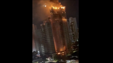Brezilya'da gökdelende yangın çıktı