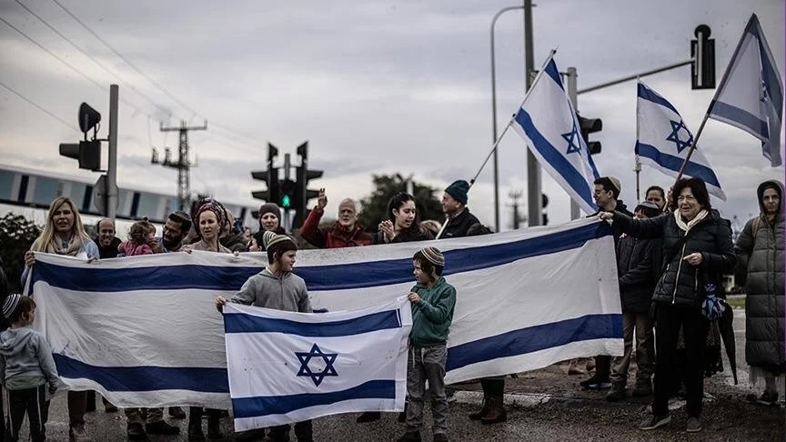 القدس.. إسرائيليون يقتحمون حواجز شرطة ويحاولون الوصول لمقر نتنياهو