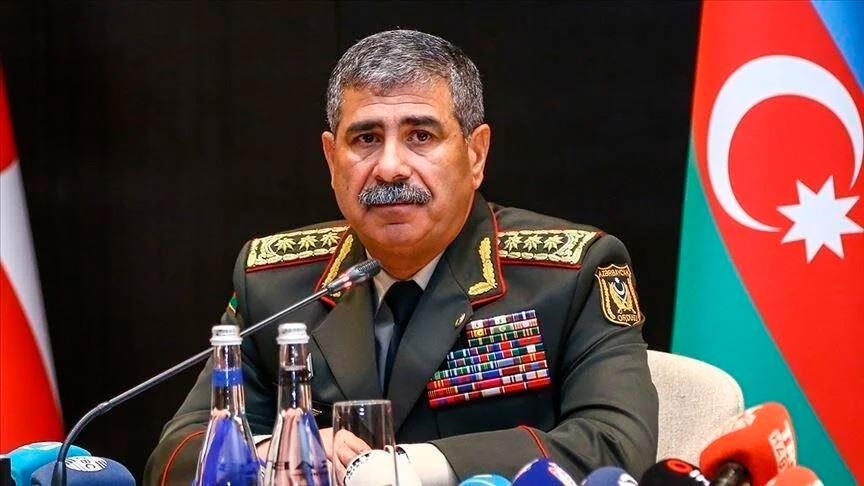 Глава Минобороны Азербайджана поручил повысить интенсивность учений в воинских частях