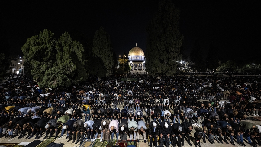150,000 worshippers perform Tarawih prayers at Al-Aqsa Mosque despite Israeli restrictions
