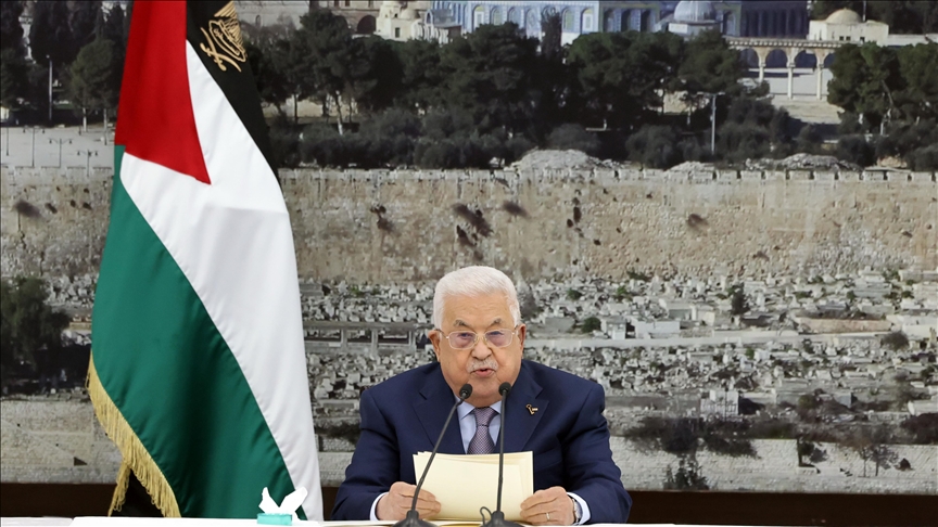 عباس يؤكد ضرورة استلام دولة فلسطين لغزة كما بالضفة